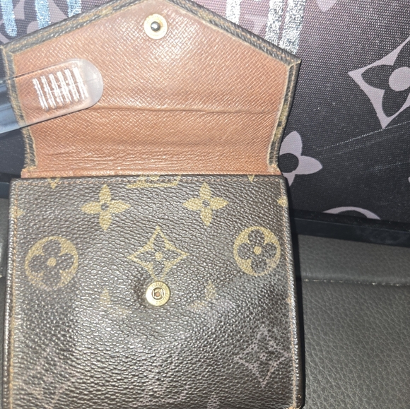 Louis Vuitton Momogram Snap Wallet - Picture 8 of 15